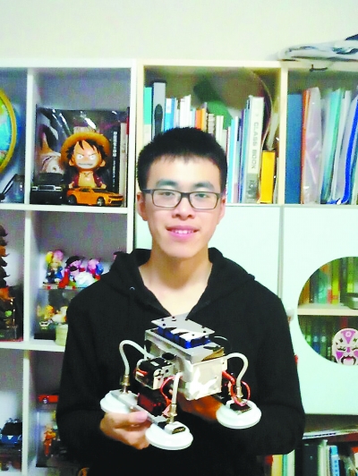 北京高中生設(shè)計機器人替“蜘蛛人”高空作業(yè) 北京高中生設(shè)計機器人替“蜘蛛人”高空作業(yè)